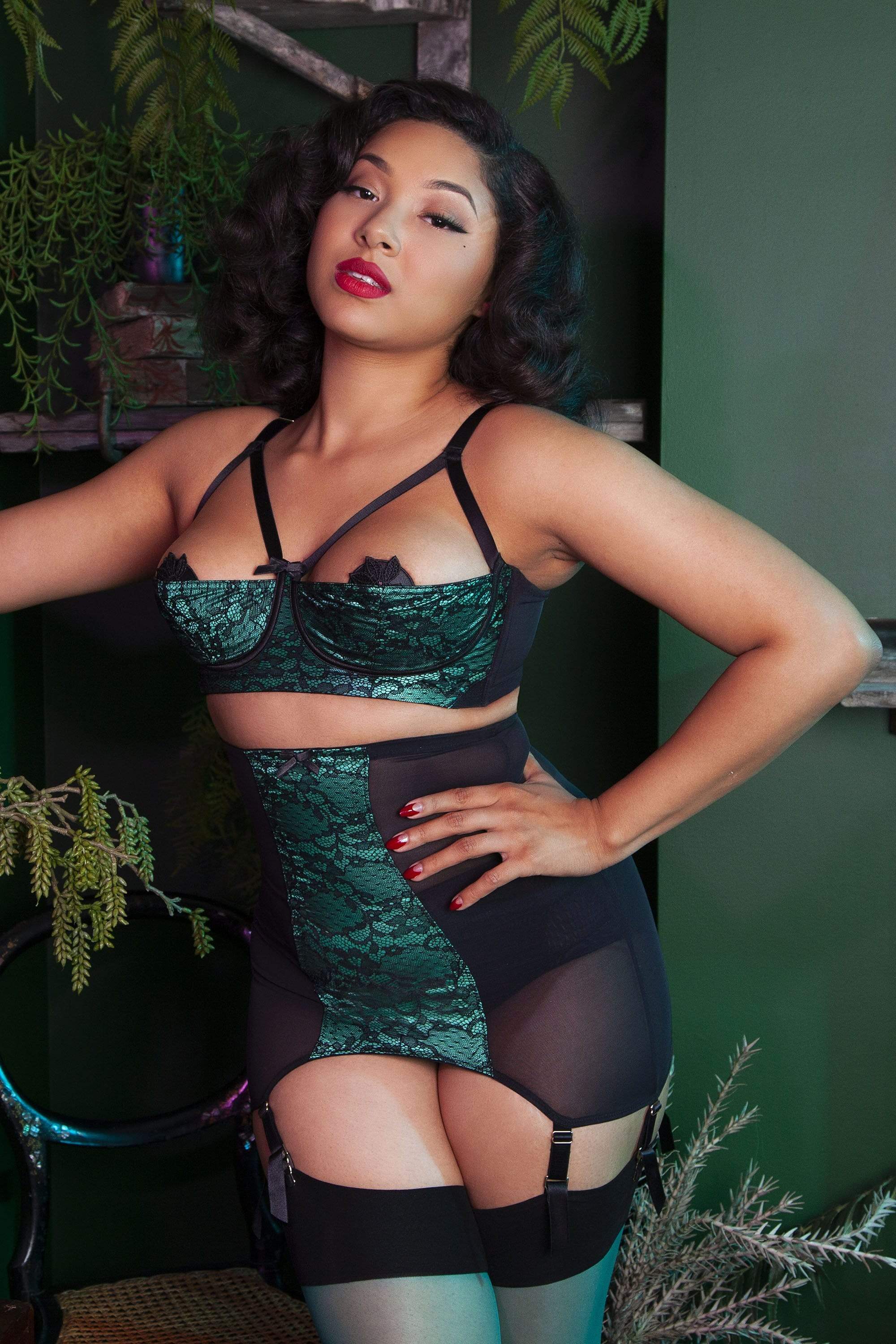 Elsie Emerald Green Lace Girdle - Image 2