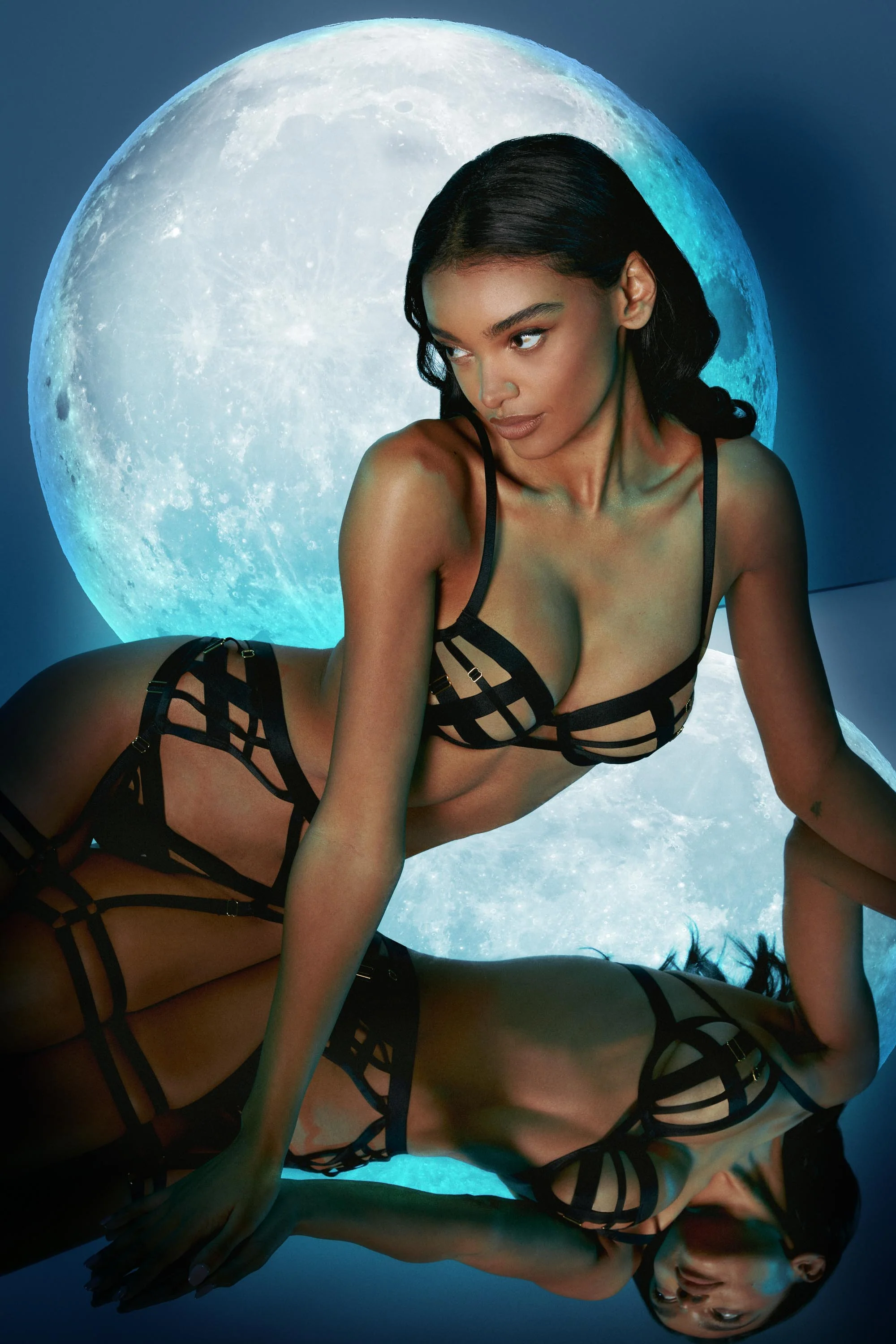 Chantal Black Open Elastic Suspender with Leg Harness - Image 5
