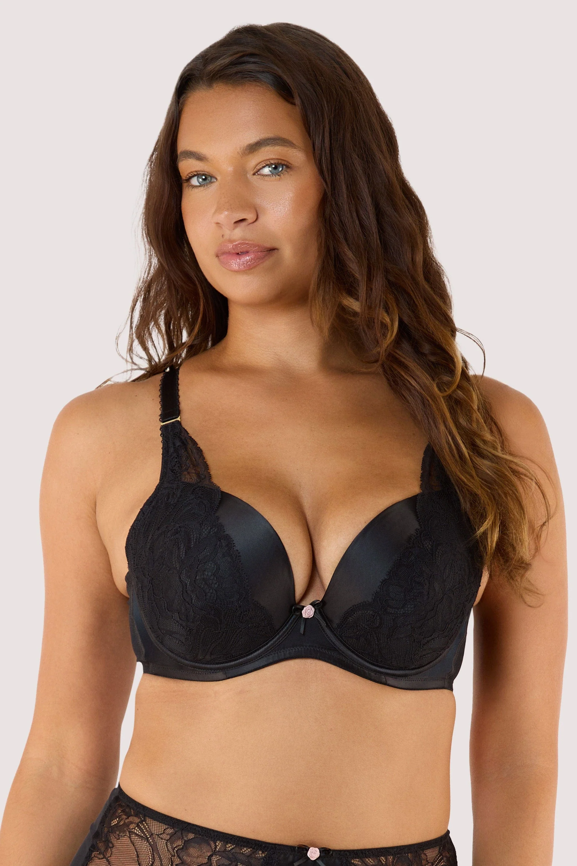 Idol Black Lace Set - Image 4