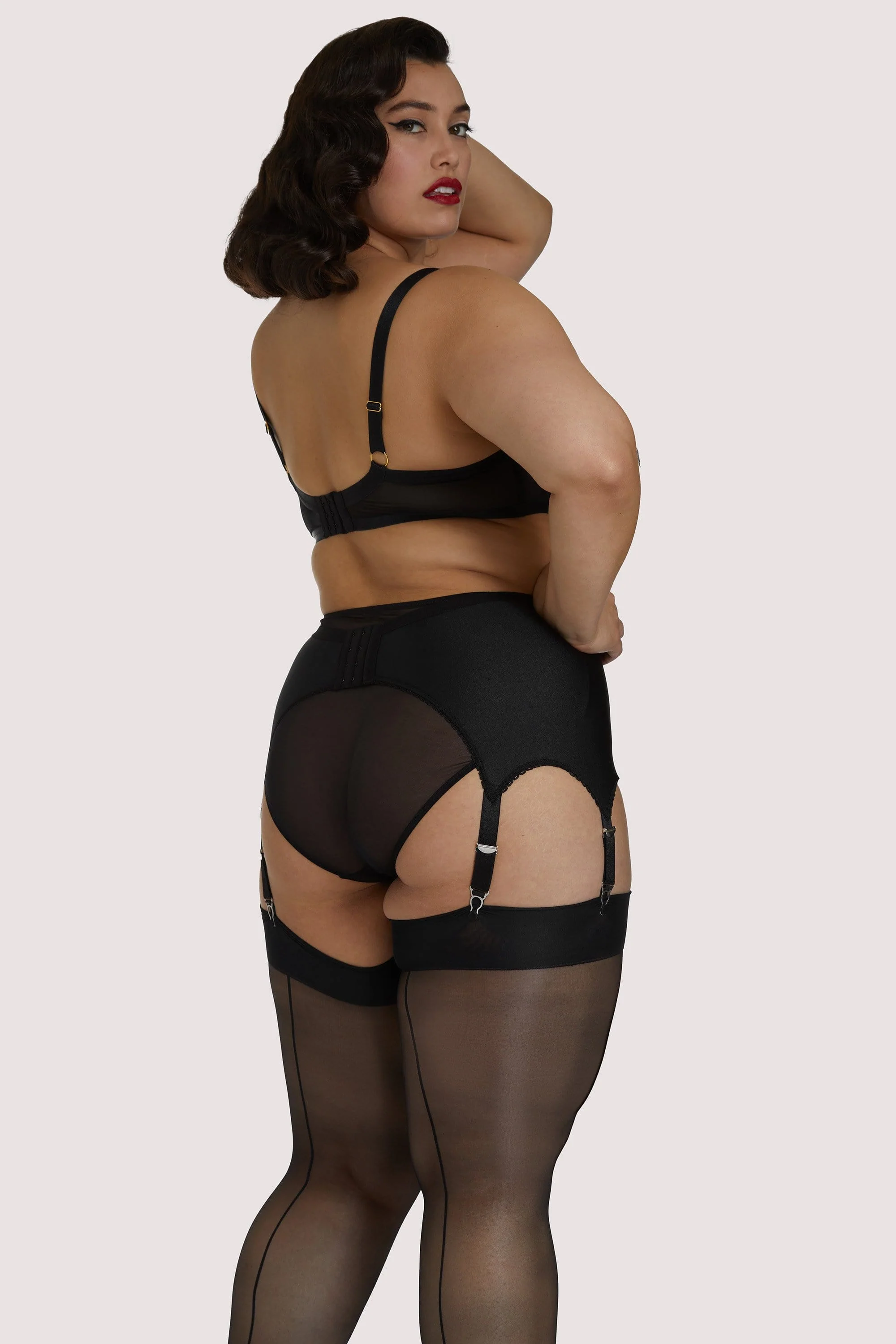 Retro Classics 6-Strap Suspender Belt - Image 4