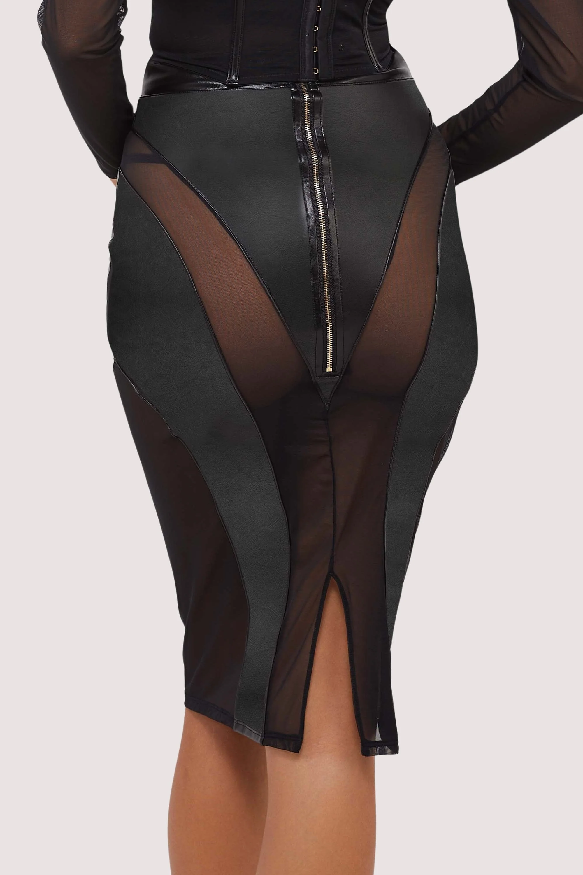 Maeve Black Set - Image 7