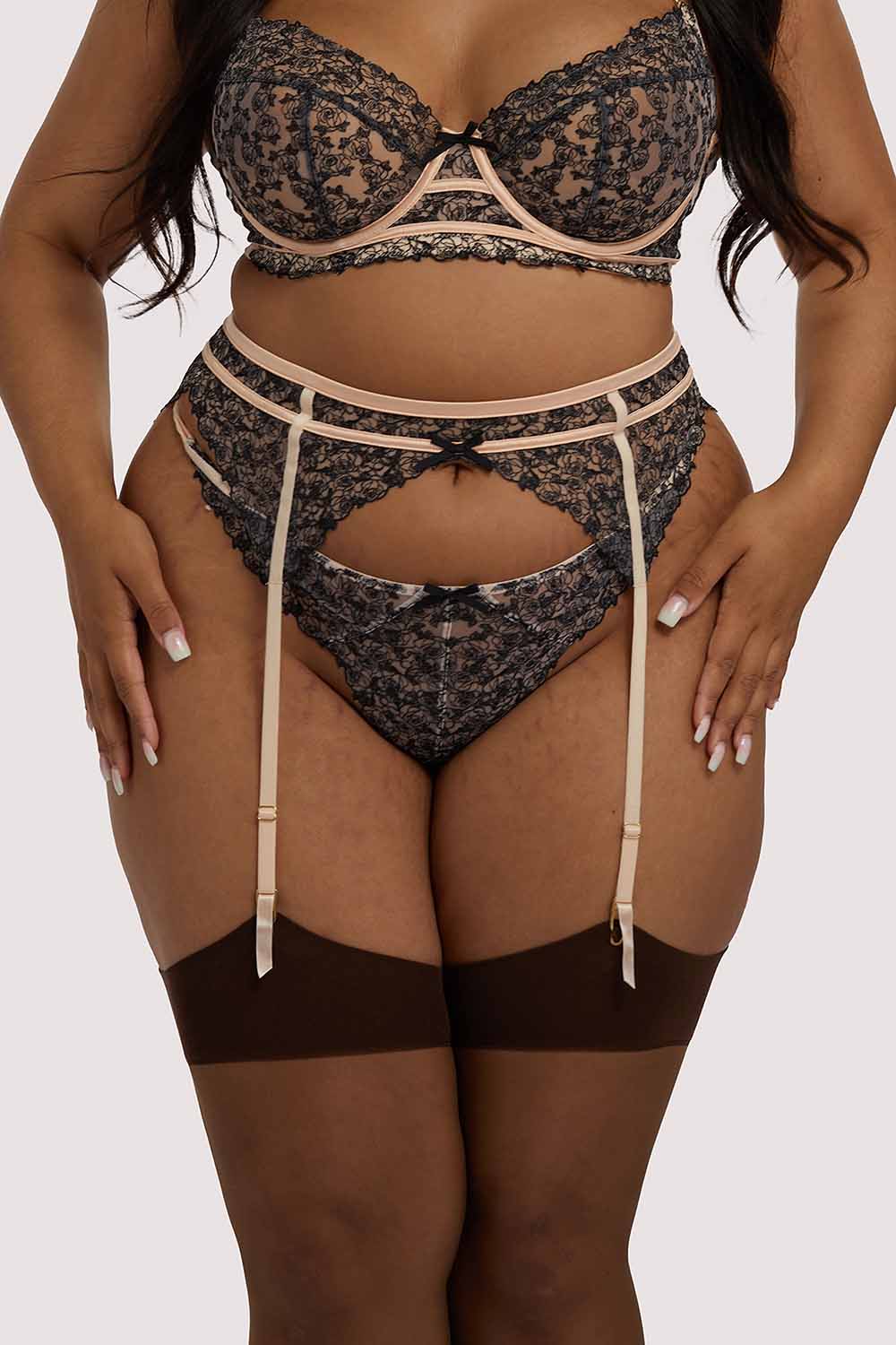 Skull & Roses Embroidery Peach Suspender Belt - Image 8