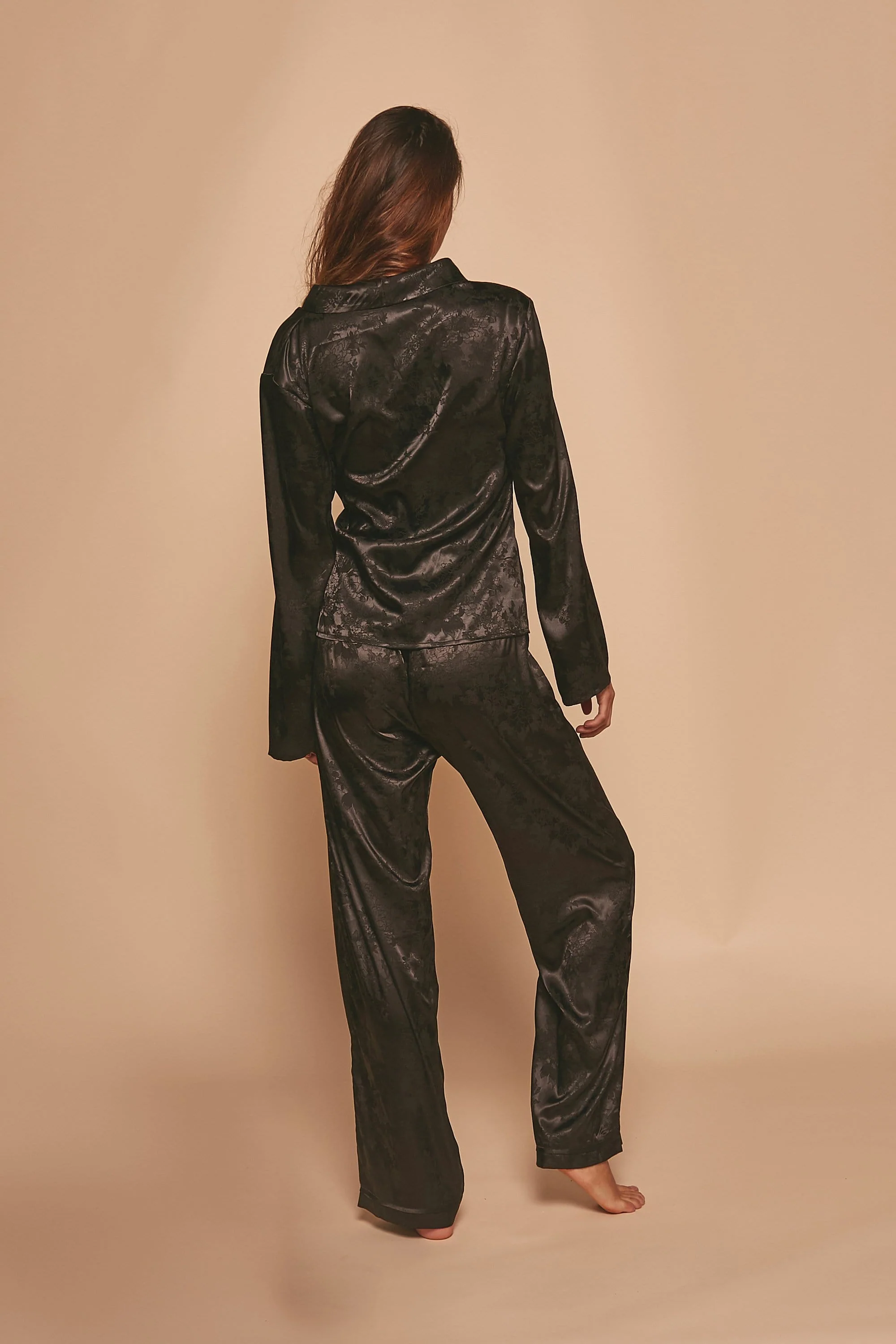 Wolf & Whistle Eden Knot front PJ set - Image 2